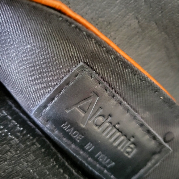 Real Leather bag w. Optional chain - Picture 3 of 13